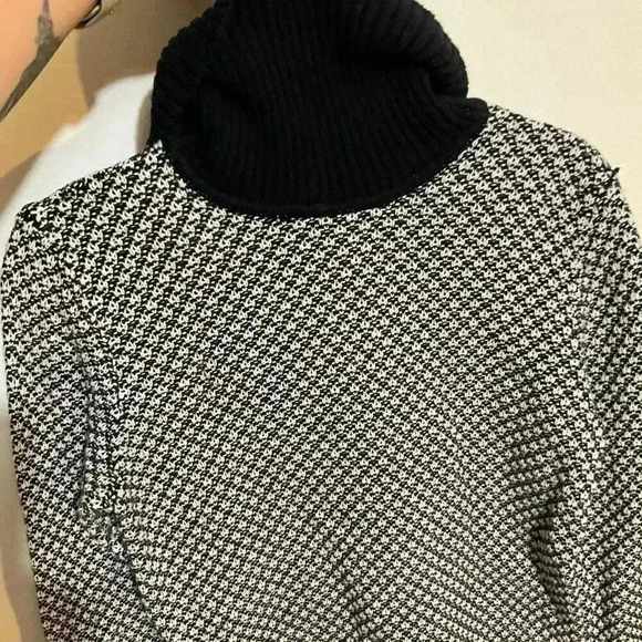 Karen Scott turtleneck sweater size medium - Picture 5 of 9